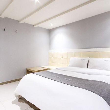 Gwangju Metropolitan City Gallery Hotel מראה חיצוני תמונה