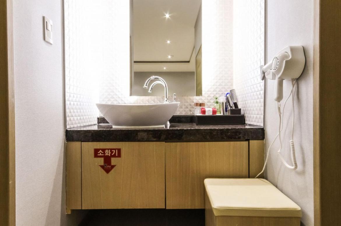 Gwangju Metropolitan City Gallery Hotel מראה חיצוני תמונה