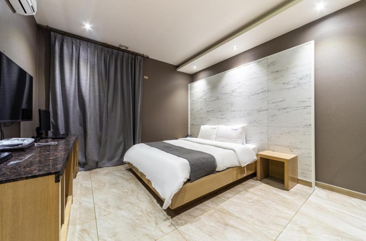 Gwangju Metropolitan City Gallery Hotel מראה חיצוני תמונה