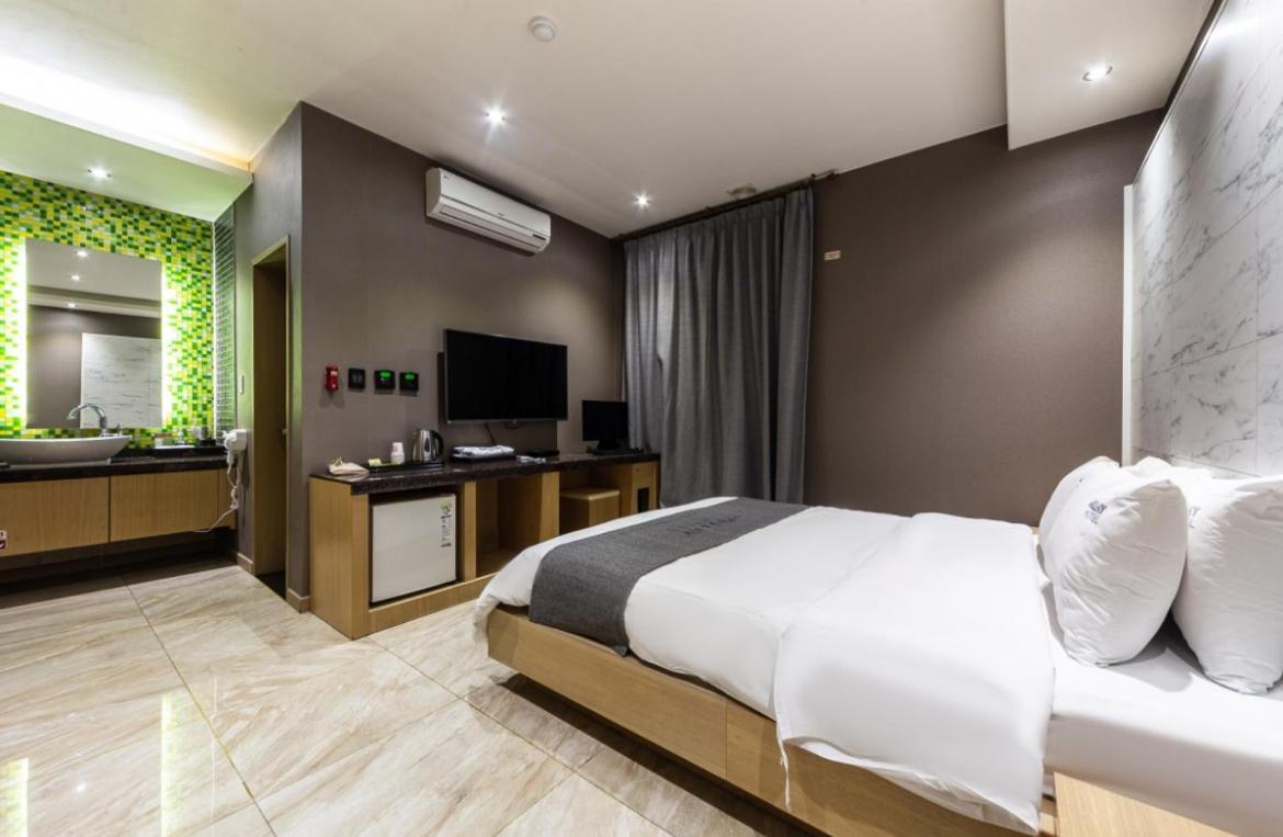 Gwangju Metropolitan City Gallery Hotel מראה חיצוני תמונה