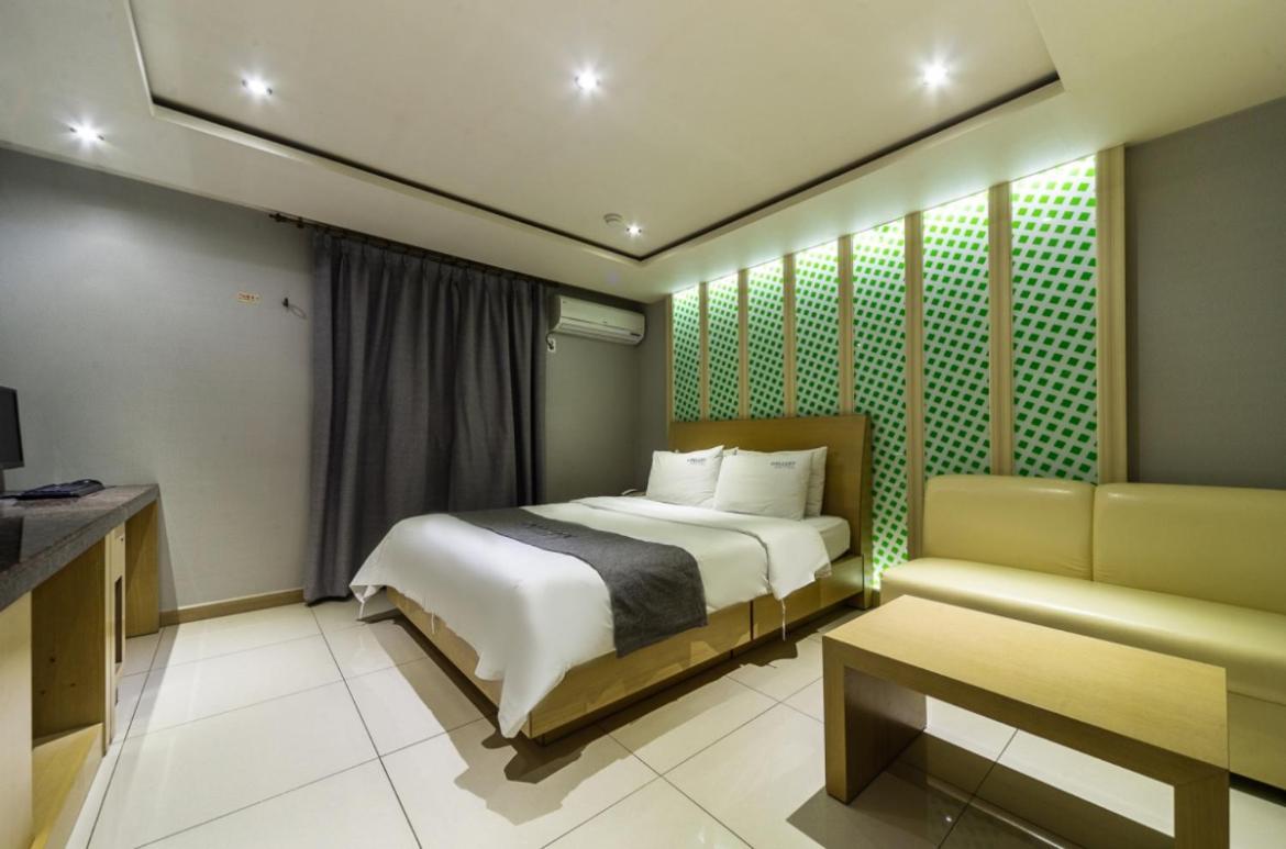 Gwangju Metropolitan City Gallery Hotel מראה חיצוני תמונה