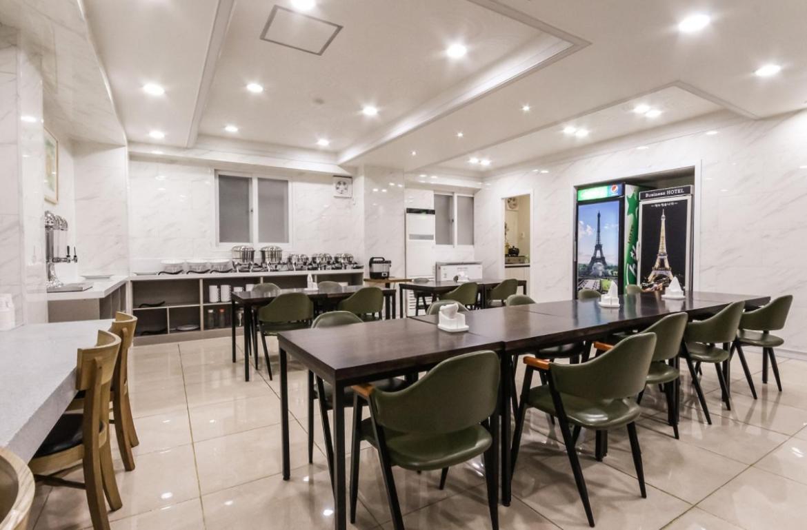 Gwangju Metropolitan City Gallery Hotel מראה חיצוני תמונה
