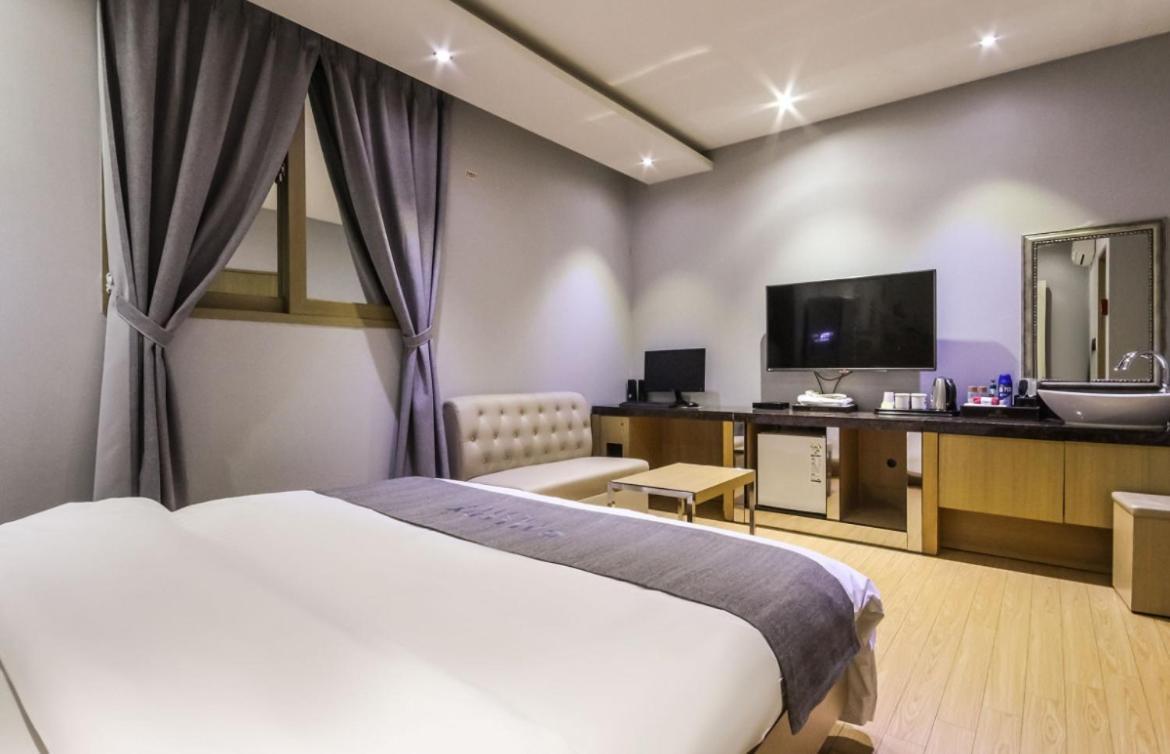 Gwangju Metropolitan City Gallery Hotel מראה חיצוני תמונה